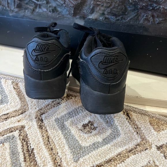 Nike Air Max 90 LTR TRIPLE BLACK Black ON Black Sneakers 833414 001 Size 2Y - Picture 3 of 7